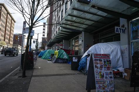 Vancouver police deployed to end tent encampment in Downtown Eastside